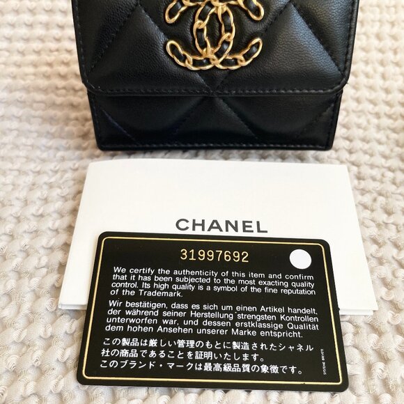 Authentic CHANEL 19 Small Flap Tri-fold Wallet Black - Picture 4 of 10